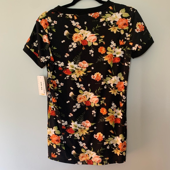NWT LuLaRoe Liv Woman’s Top - Picture 2 of 5